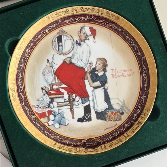 Norman Rockwell Red and Gold Holiday Decor Plate set of 2 - Picture 4 of 7
